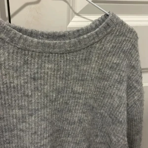Grå stickad tröja från hm - Stickad tröja från hm 