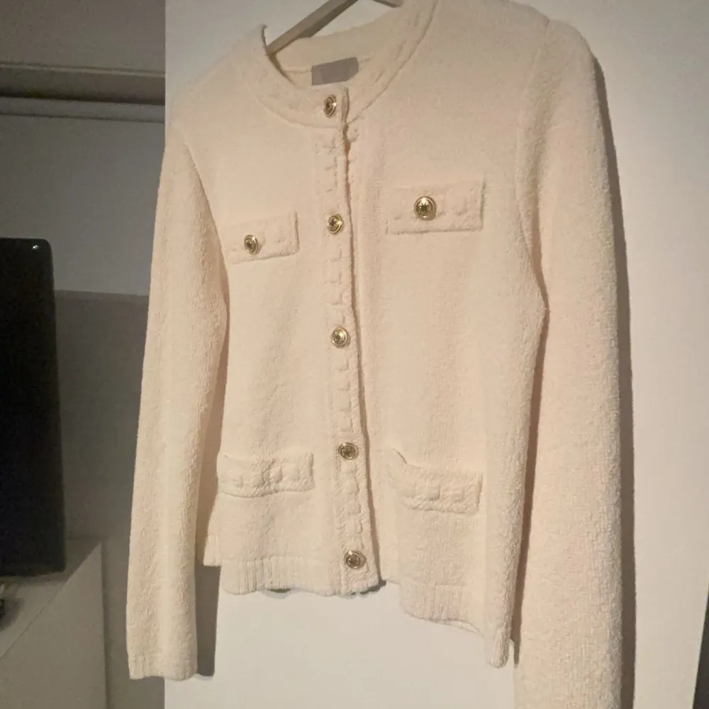 Köpt från h&m men använt kanske 1-2 gånger så den ser ny ut. Strlk S💛. Neuletakit & Villapaidat.