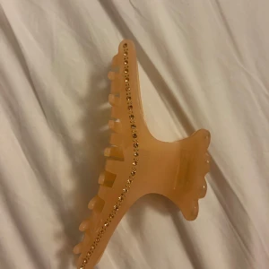 Sui Ava Hårklämma  - Fint skick Nypris ca 300kr