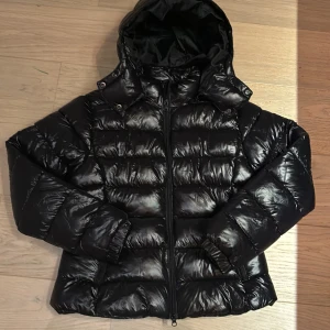 Lager 157 Nikki - Säljer en Nikki jacka från lager 157 storlek M eftersom den e för stor på mig