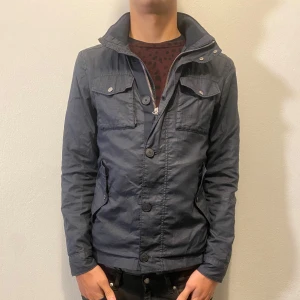 J,Lindeberg Jacka - Storlek S men passar även M.  4000 isch nypris  Skick 8/10. Är flexibel med priset och kom dm för frågor:))