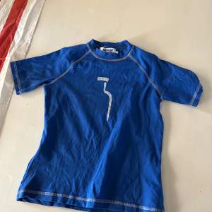 Absolut vodka BABY TEE size small. Som ny. Storlek small 