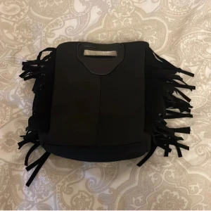 Handväska från Ginatricot  - Handväska från Ginatricot  Kedja kommer med!!!!  Pris kan diskuteras!