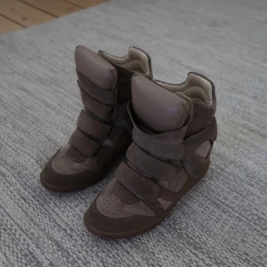 Isabell Marant - Super fina isabel marant skor! Super bra skick❤️ köpta på plick men använt endast en gång så därför jag säljer de