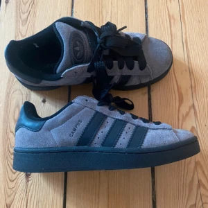 Adidas campus 00s, grå/svart - Adidas campus 00s dark grey/black Iprincip nyskick. Nypris ca 1400kr