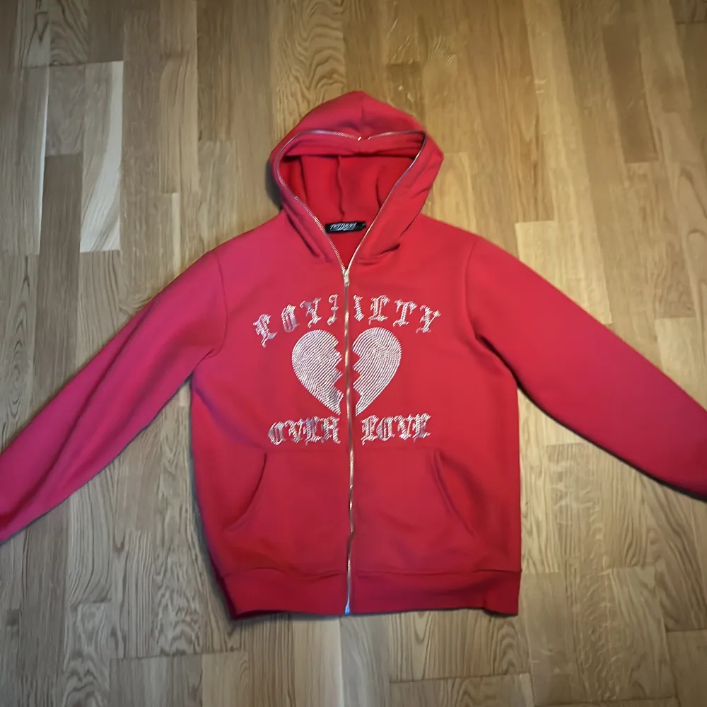 Rinestone hoodie i mycket bra skick använd 10 gånger. Hoodies.