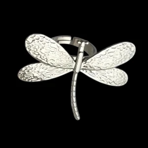 Ring - Fin Trollslända ring Finns i Guld/Silver Justerbar 89kr styck eller 169kr för två! Modell 158