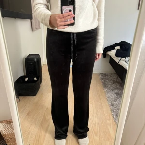 Byxor - Mjuka och sköna byxor, använda fåtal gånger💕Säljer då ja inte använder dom längre