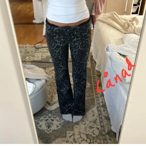 Clazedonia jeans - Leopard - OBS! Lånad bild!  Säljer mina skitsnygga leopardmönstrade jeans från calzedonia då dom inte kommer till användning 🙏🏼 Stl M men passar mig som vanligtvis har S🍁 jättefint skick och inga defekter eller slitningar!