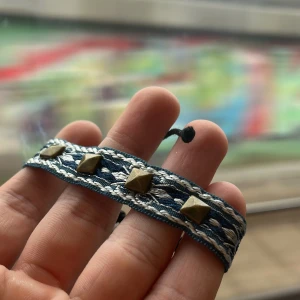 Armband  - Armband som är tvär unikt