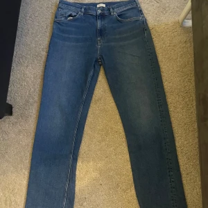 Gant jeans - Säljer dessa Gant jeans som sitter mer baggy. De är 176 cm i längd och är i perfekt skick.
