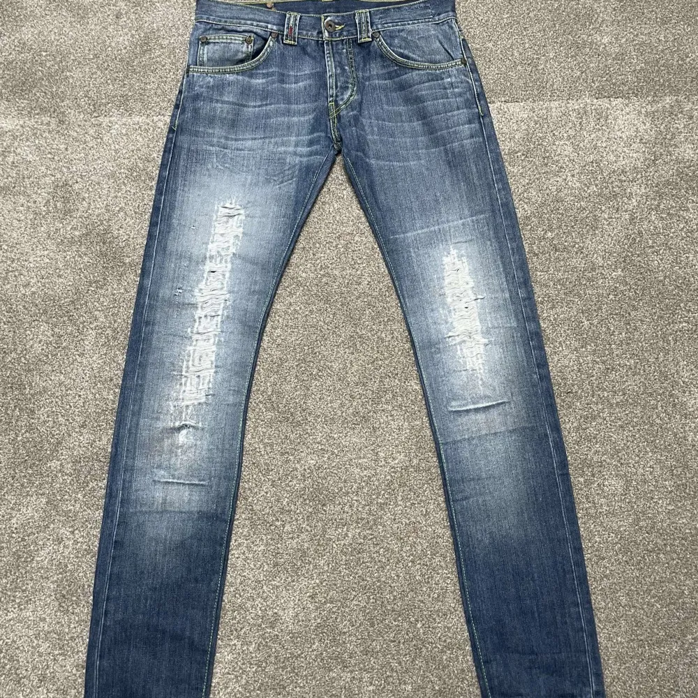 Dondup jeans storlek 30. Skick 8/10, köp för endast 650. Hör av dig vid frågor eller funderingar!. Farkut & Housut.