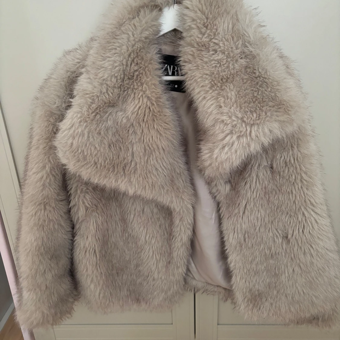 Zara faux fur jacka  - 90