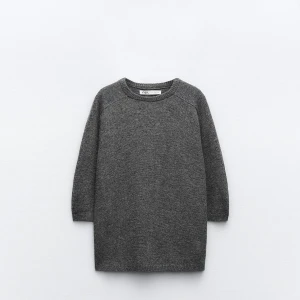 Zara tshirt  - Säljer denna stickade T-shirten från zara, aldrig använd ( prislapp kvar ). ☺️