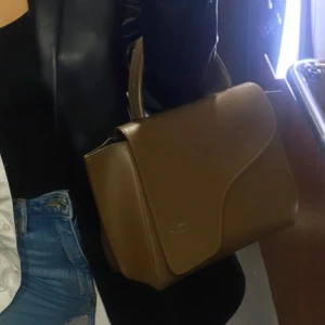 ATP - Säljer min ATP, är mitt uppe i en flytt kan tänka mig sänka priset då jag måste bara bli av mer saker snabbt,  flyttar utomlands!   Ni kan få med dustbah och såklart jag jag bandet kvar allt är i skick.  Nypris 5000kr  Mitt pris 600kr