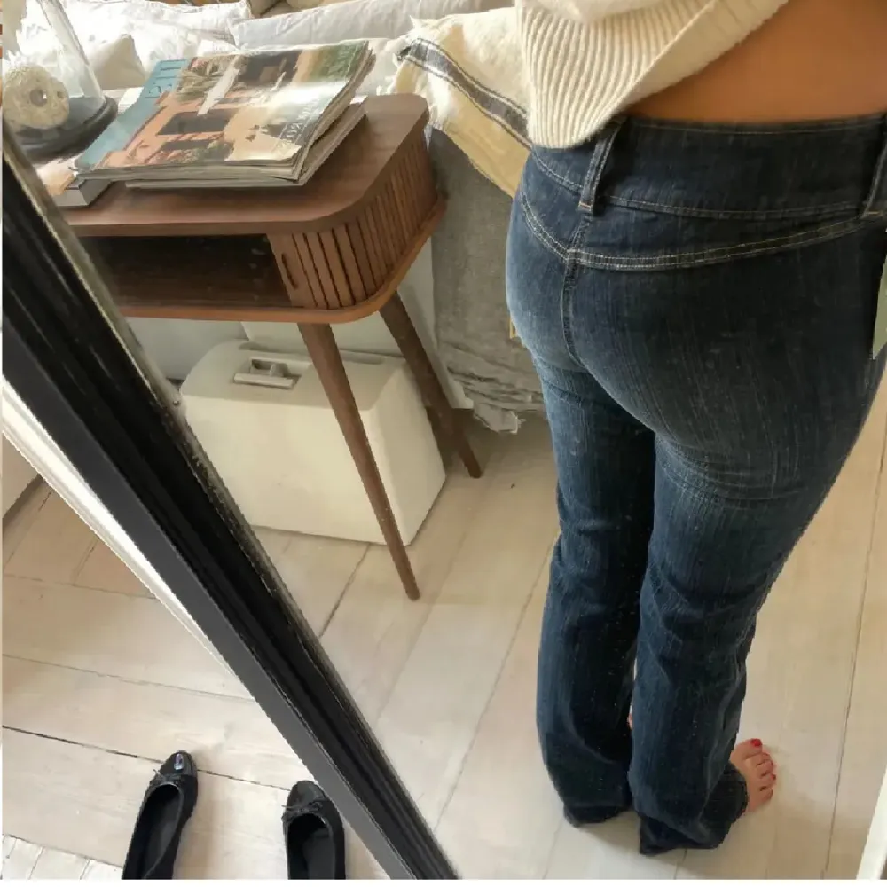 Säljer dessa populära jeans från hm❤️ Sparsamt använda🥰. Jeans & Byxor.