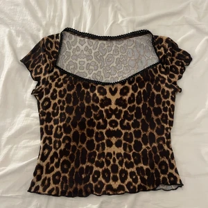 Leopard topp - Säljer denna fina leopard toppen då den eh kommer till användning 