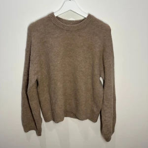 Stickad arket tröja  - Stickad tröja från arket i alpacka och ull i strl xs, nypris 990kr 😊