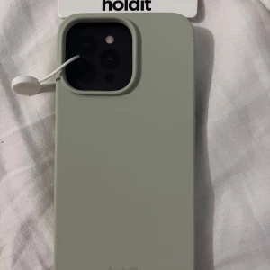 Mintgrönt mobilskal från holdit till iPhone 13 pro - Aldrig använt. Till iPhone 13 PRO. Mintgrön. Går att diskutera pris