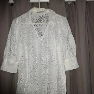 Coster Copenhagen, lace shirtt - Enbart provad.