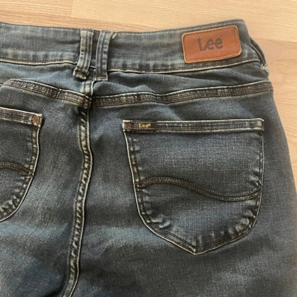 midjemått: 35  innerbenslängd:76. Jeans & Byxor.