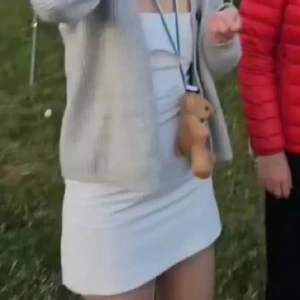 Klänning  - Sååå fin klänning från zara som tyvärr blivit för liten! Endast använd vid ett tillfälle och är i mycket bra skick! Inga defekter 