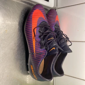 Nike Mercurial - Tjena, säljer dessa Nike mercurial som är riktigt sällsynta. Dessa säljs inte längre och är svåra att få tag i. Bara att skicka om ni har funderingar, Mvh!