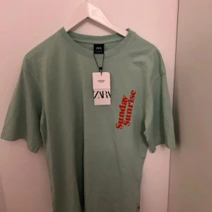 Tshirt - Helt ny med prislapp Turkos 