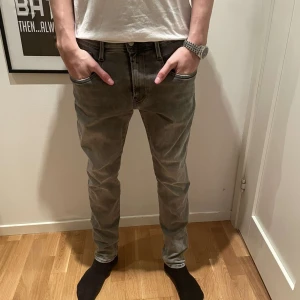 Replay jeans - Ett par jätte feta replay anbass jeans i storlek 31 herr. Köpta för 1700, på NK Göteborg. Skick 10 av 10 använda 2 gånger. Bara att skriva ifall du har frågor! Kvitto ingår! 