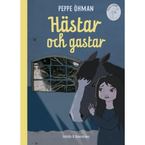 Hästar och gastar (inbunden) - Maja har vid sidan av sitt hästintresse börjat sluka kusliga böcker om spöken, gastar och vampyrer. Och nu är hon plötsligt livrädd för mörker och att sova på främmande platser. Samtidigt ser kompisarna Parisa och Robin ivrigt fram emot allt roligt de ska uppleva tillsammans med Maja på höstlovets ridläger. Det de inte vet är att Maja har bestämt sig för att inte åka. Men så får Maja veta att hennes älskade sköthäst Frank ska säljas efter lägret. Maja inser att hon till varje pris måste stoppa det fruktansvärda från att hända. Och att det enda alternativet hon har för att lyckas med sin plan är att åka på läger. Hästar och gastar är den tredje delen i Peppe Öhmans serie om Maja och Frank.    Format Inbunden   Omfång 140 sidor   Språk Svenska   Förlag Schildts &amp; Söderströms   Utgivningsdatum 2023-09-14   ISBN 9789515260352  