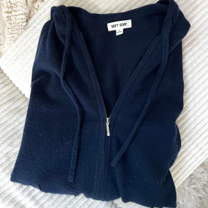 Kofta Soft Goat - Soft Goat kofta, superfint skick då den knappt använts. Inga defekter, nypris 2700🤍 