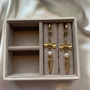 Sanna earrings  - 49kr per par, rostfritt stål 