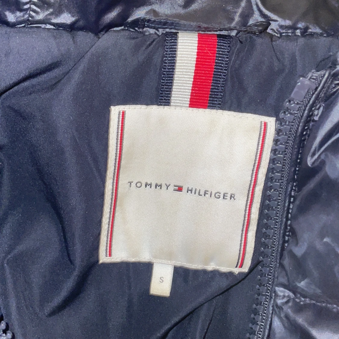 Marinblå dunjacka från Tommy Hilfiger - 91