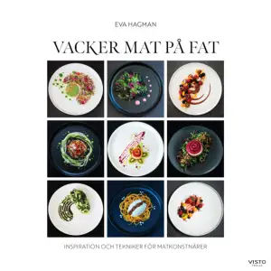 Detta är det perfekta komplementet till den traditionella kokboken. Vacker mat på fat visar vägar till kreativa uppläggningar av mat - liksom de man ofta får på gourmetrestauranger. Ett praktiskt hjälpmedel i köket hos alla passionerade hemmakockar. Med ett stort antal bilder presenteras idéer och tekniker kring hur du kan förgylla din matpresentation. Du får lära dig hur man skapar ett iögonfallande matupplägg och att laga spännande tillbehör. Vi äter ju även med ögonen och en vacker tallrik gör mycket för hela matupplevelsen. Genom ett antal grundrecept får du möjlighet att utveckla dina egna annorlunda och roliga tillbehör med färger och smaker som du själv väljer. Vad sägs t.ex. om chokladskum, spenatkaviar och rödbetsflarn? Tillbehör som kan sätta en wow-faktor på dina rätter! Eva Hagman är utbildad kock och fotograf. Hon driver framgångsrikt en blogg med glutenfri gourmetmat som har följare från hela världen. Hennes fotografier har visats i ett flertal utställningar i London och Geneve. Passionen för mat och fotografi har sammanlänkats i matfotografering och nu, med mångårig erfarenhet i ämnet, är resultatet samlat i denna bok i form av spännande matupplägg och tekniker. [] Det är en kreativ lek med färg, texturer och former som främst vänder sig till den intresserade och mer avancerade hemmakocken som söker ny inspiration.  Lektör Maria Bennmalm BTJ-häfte 02:2023    Format Inbunden   Omfång 117 sidor   Språk Svenska   Förlag Visto Förlag   Utgivningsdatum 2022-11-23   Medverkande Eva Hagman   ISBN 9789178859054  