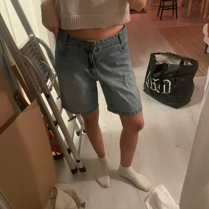 Coola jeansshorts - Coola vintage jeansshorts! Oversized men passar mig med ett skärp🩵