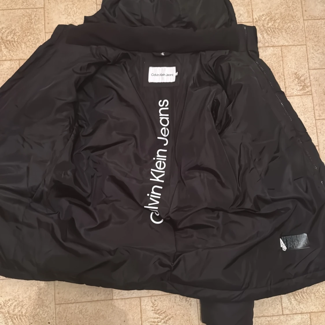 Svart pufferjacka från Calvin Klein Jeans - 90