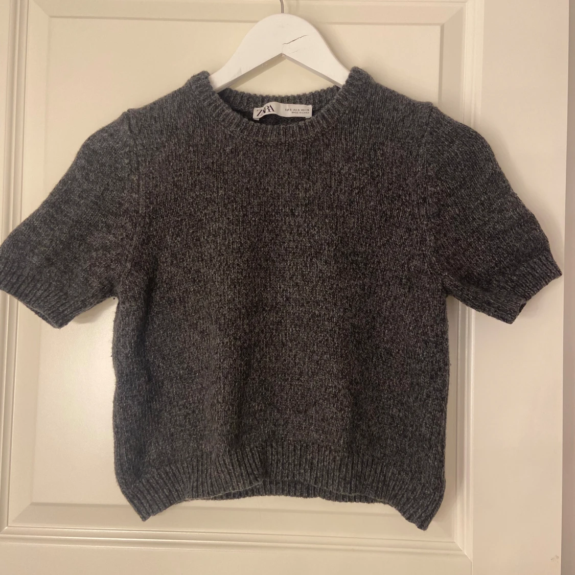 Grå stickad tröja från Zara