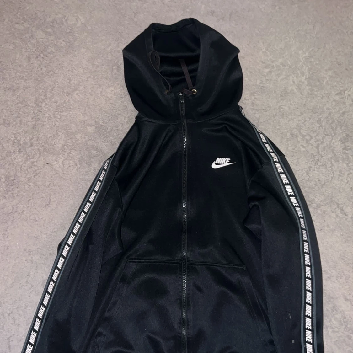 Svart hoodie från Nike