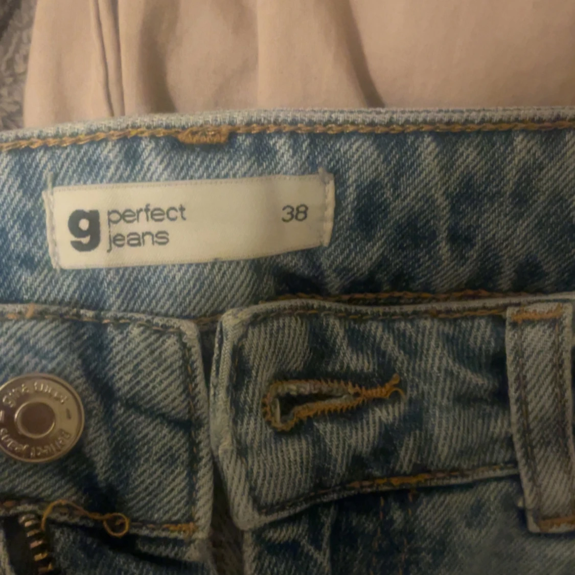blåa jeans från gina tricot  - 91
