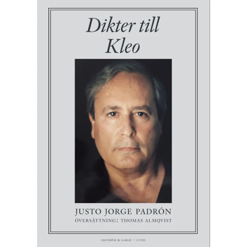 ”Padróns skapade ord föds ur en ursprunglig källa och har sitt ursprung i framtiden. Hans röst är den sanna poesin.” - Pablo NerudaDikter till Kleo är en bok om kärlek, det glödande högtidlighållandet av en sång till livet och till den älskade kvinnan, som förkroppsligar och symboliserar henne på ett lysande sätt. Dikter till Kleo är en bok fylld av sol, det finns inga delar av skugga eller tragedi, det är en lovsång som stämts upp med ett språk som är fest och prisande, där bilderna flätas samman till en livskraftig och harmonisk helhet. Den känsla som läsningen ger oss är ett brinnande förhärligande av kvinnan, av den älskade och av hustrun och kamraten, likt det skälvande mänskliga hjärtats autentiska fosterland.Dessa dikters uttrycksfulla spänning gestaltar en fortsatt inspiration som, om den först strålar och väcker känslor, sedan genom sin rytm ger en känsla av förtrollning och magi. Poetens stil är på samma gång rik och kristallklar, tack vare bildernas lyckliga genomskinlighet, som erbjuder en mycket sensuell och uttrycksfull kroppslighet av iriserade speglingar och känsliga nyanser, likt en inre besvärjelse som förför oss och berusar oss. Det handlar om ett slags självbiografisk lyrik, ömsint och erotisk, skriven av en mästare. Justo Jorge Padrón, som avslöjar alla kärlekens skalor och fullkomligheter för oss, framkallade ur en livaktig och litterär mognad, som genomsyrar och berör oss genom den pulserande känslan av upplevd sanning som den förmedlar. Han störtar oss ned i en estetisk och lättrörd känsla som vi inte minns att vi upplevt sedan Pablo Neruda skrev sina 20 kärleksdikter. - Carlos Clementson    Format Danskt band   Omfång 168 sidor   Språk Svenska   Förlag Ekström & Garay   Utgivningsdatum 2022-02-25   Medverkande Thomas Almqvist   Medverkande Tomas Ekström   ISBN 9789189397217  . Böcker.