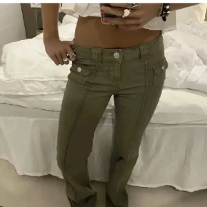 Gröna jeans hm - Säljer dessa supersnygga jeans från hm som inte säljs längre!!💗💗