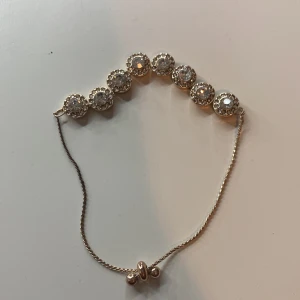 Rose-guld armband - Inte missfärgat ‼️ Går att spänna ut och in