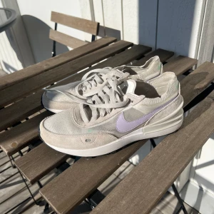 Nike skor - Fina sneakers som knappt är använda pågrund av fel storlek. Storlek 38