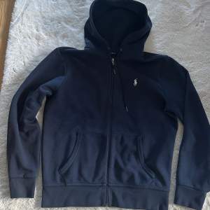 Polo Ralph Laurent hoodie mörkblå 170/S Bra begagnat skick  