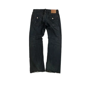 Vintage Blåa True Religion Jeans - Size 34 - Bra condition med feta distresses - Section Ricky Skriv ti mig ifall du har frågor🔴🔴🔴