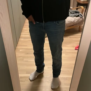 Jack & Jones jeans - Jack & Jones jeans säljs i bra skick bara används några gånger.