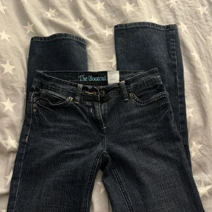 Low jeans - Low waist jeans från The Bootcut. Mycket pra skick och ingen täcken på användning 