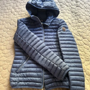 Colmar jacka  - Säljer denna nästan helt oanvända colmar jacka  i storlek Xxs. Hör av er om frågor eller funderingar 