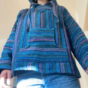 Hippie hoodie  - Fint skick, inte min stil längre :) för mig som s är den lite oversized. 