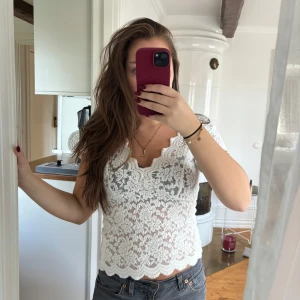 Spets topp  - Säljer denna super fina spets topp då jag inte använder den längre. 😻
